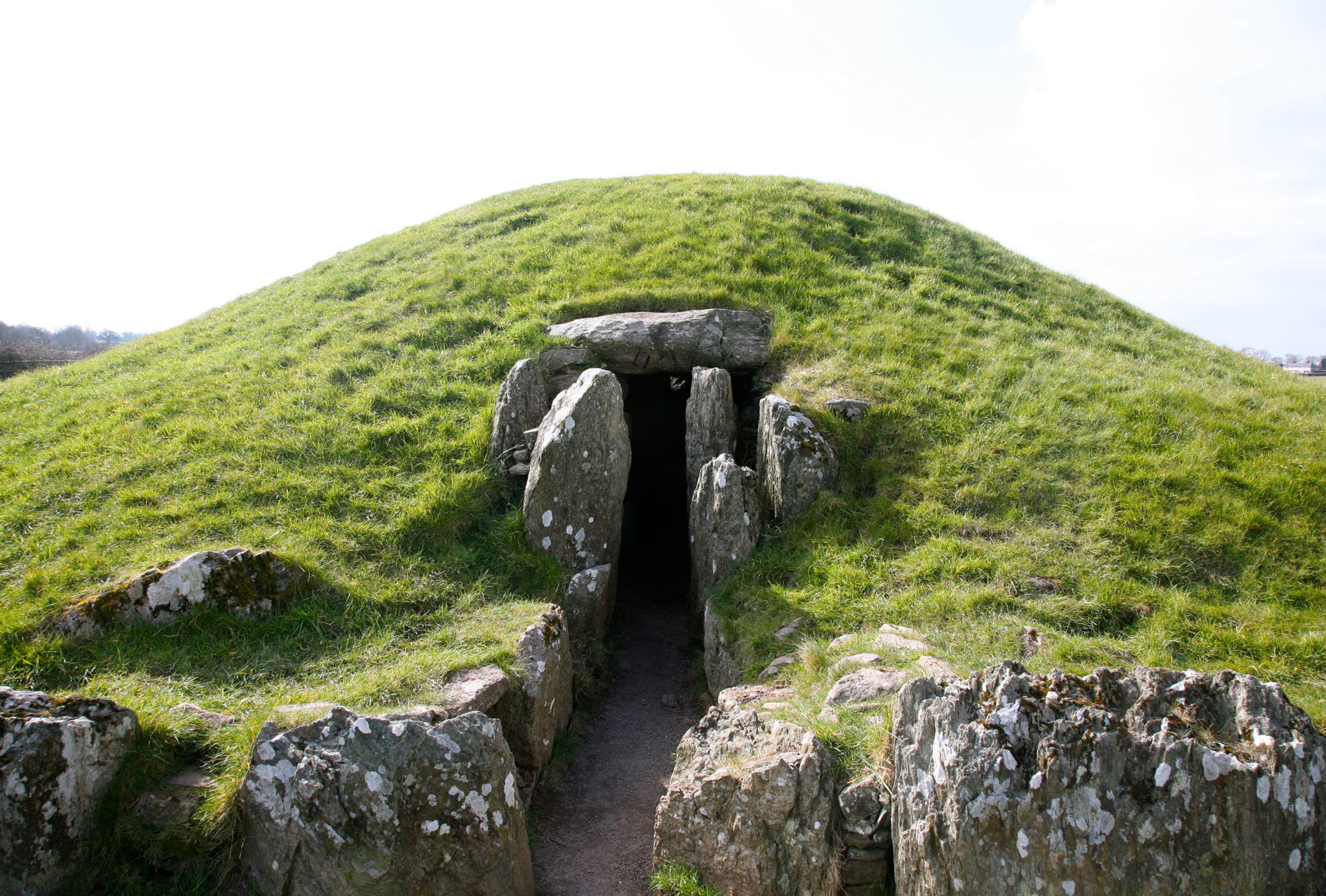 Outside the entrance to Bryn Celli Ddu chambered cairn